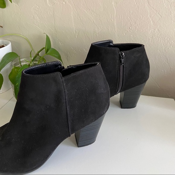 Black boots - Picture 3 of 6